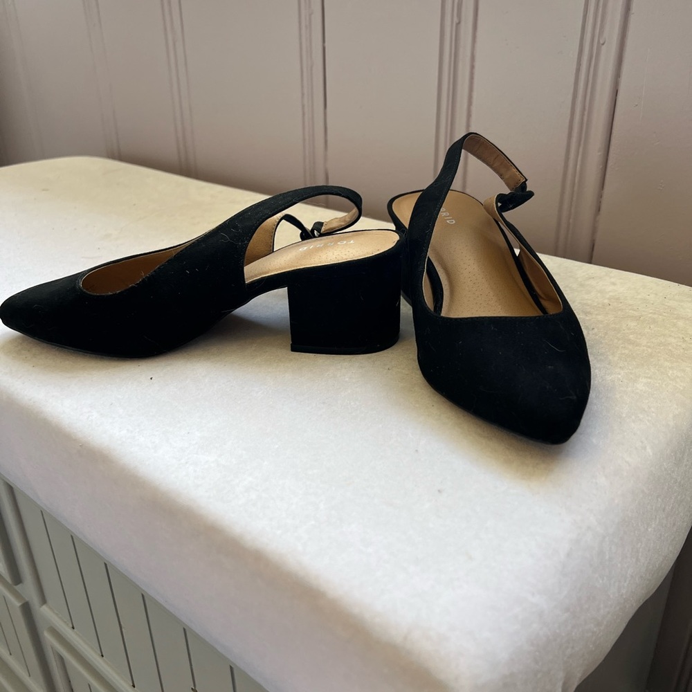 Wide width slingback block heel